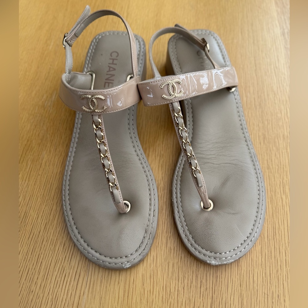 Chanel Patent Leather Thong Sandals – Size 40